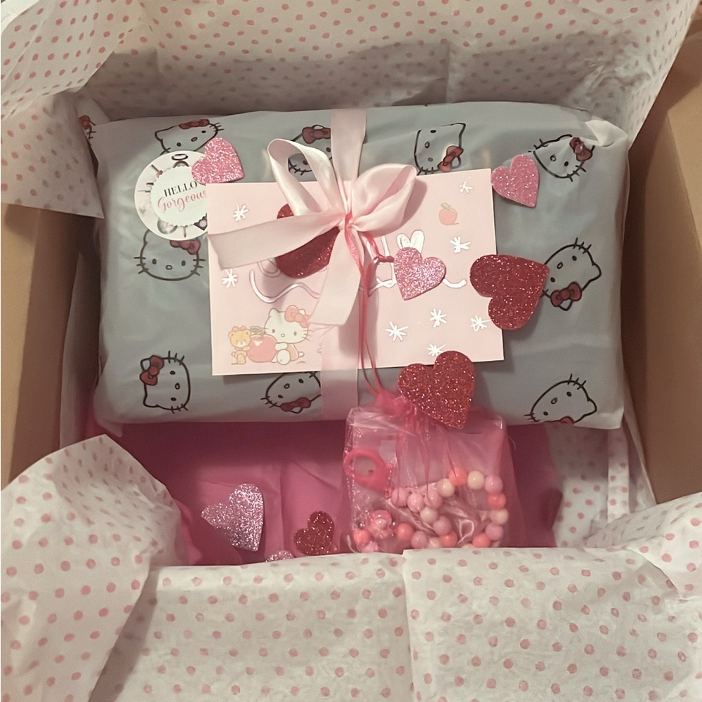 How I wrap up your items 💖 - Picture 12 of 16